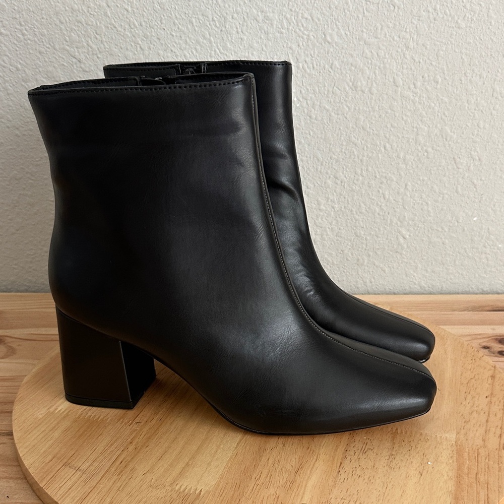 Journee Collection Womens Haylinn Block Heel Booties new 8wide